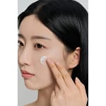 Crema de față cu efect iluminator Madagascar Centella, Skin1004, 75ml - Imagine 3