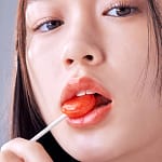 Balsam de buze stralucitor cu tentă, TOCOBO, 013 Tangerine Red, 3.5g - Imagine 6