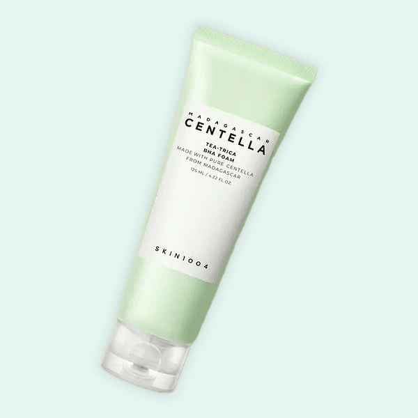 Spumă de curățare pentru ten acneic cu Centella din Madagascar, Skin1004, 125ml - Imagine 1